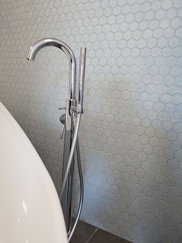 The Mosaic Factory Mozaika HEX5 Soft Grey Edge Glossy