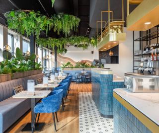 Mozaika má své kouzlo v každém prostoru – ať už jde o domov, kavárnu, bar nebo restauraci. Každý kousek vytváří jedinečnou...