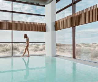 Hotelové wellness musí být krásné i bezpečné. Naše protiskluzné dlažby a mozaiky splňují přísné normy pro veřejné provozy....